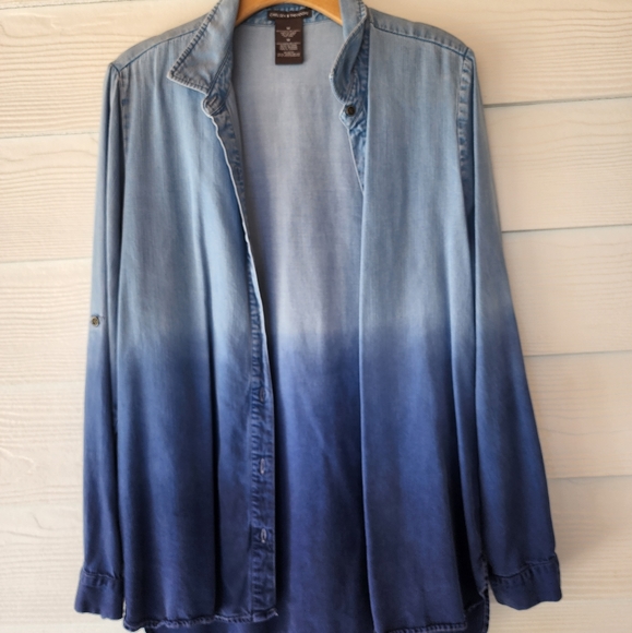 Chelsea & Theodore long-sleeve shirt. Size M - Picture 6 of 7